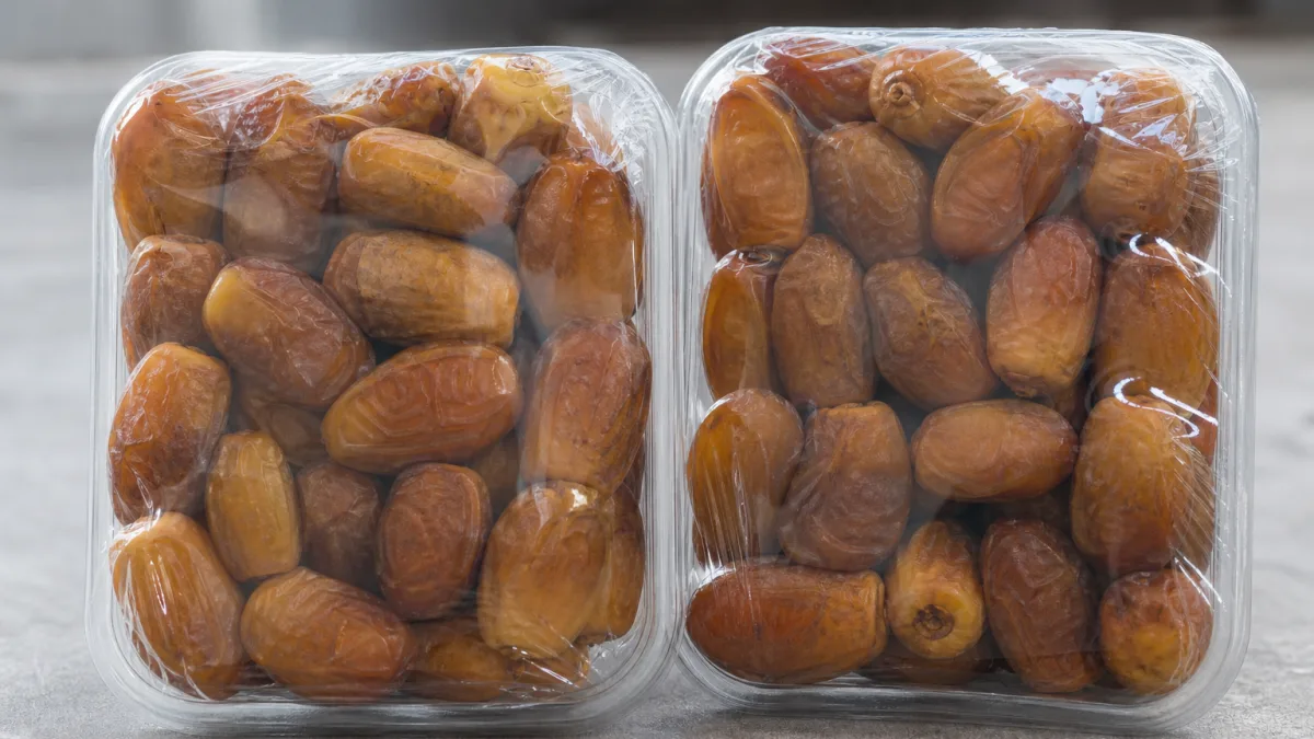 خرما زاهدی بسته سلفونی ۴۰۰ گرمی مروارید سیاه با بسته‌بندی کاربردی
