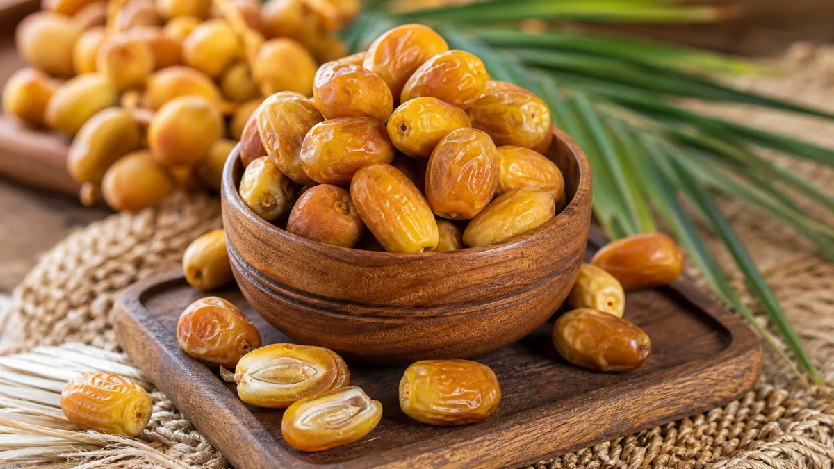 پوسته طلایی در خرما زاهدی کارنیلا